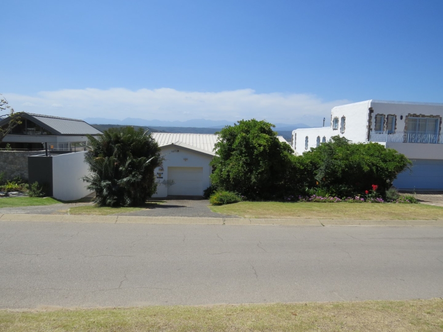 4 Bedroom Property for Sale in Lookout Beach Western Cape